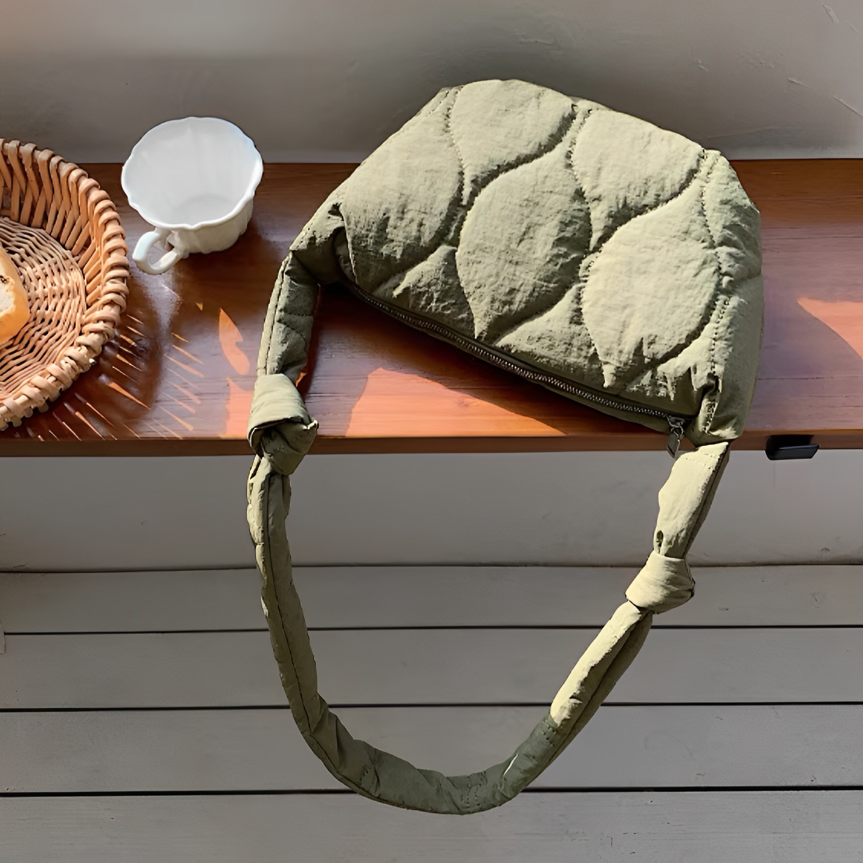 QUILTING KNOT SHOULDER BAG