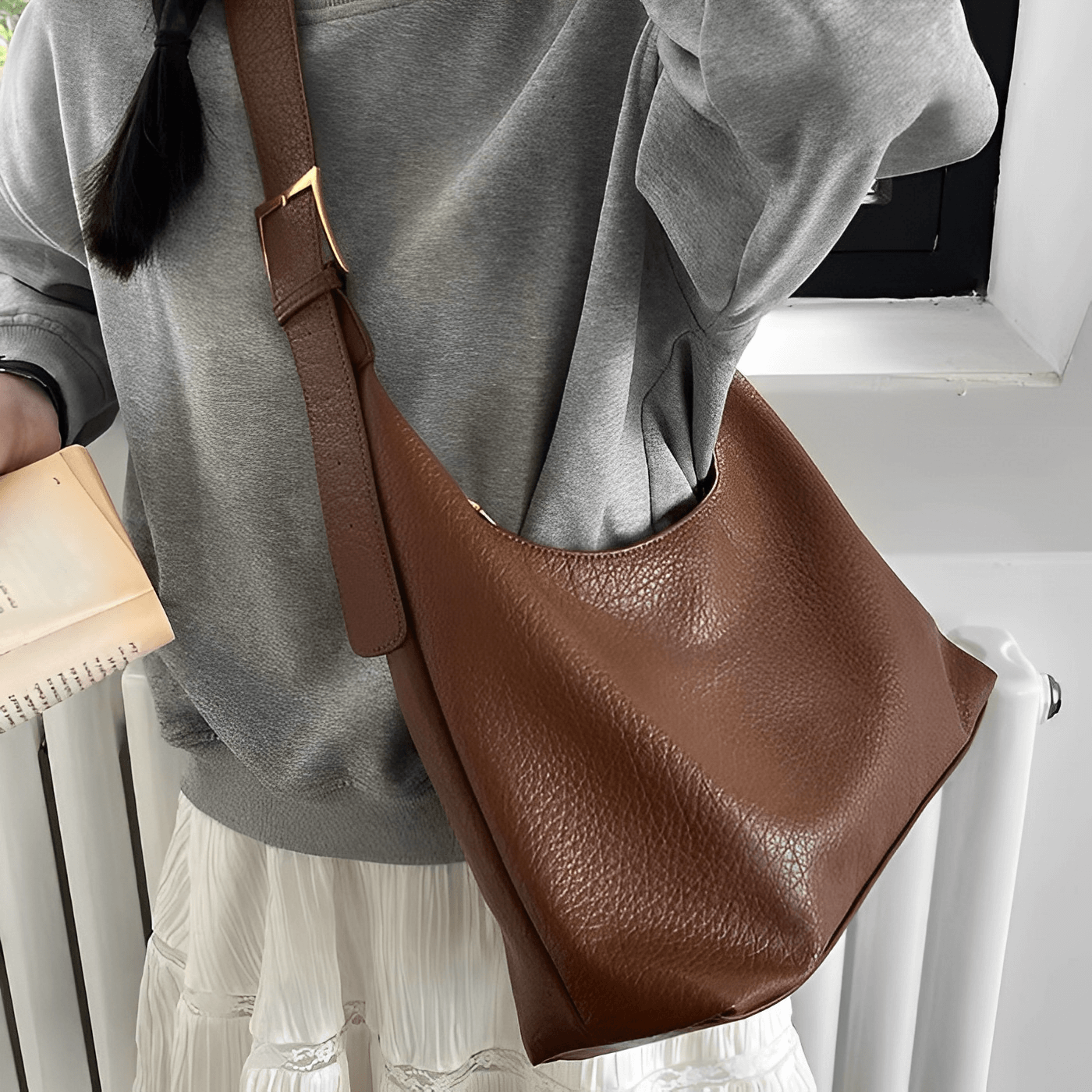 LEATHER SHOULDER BAG