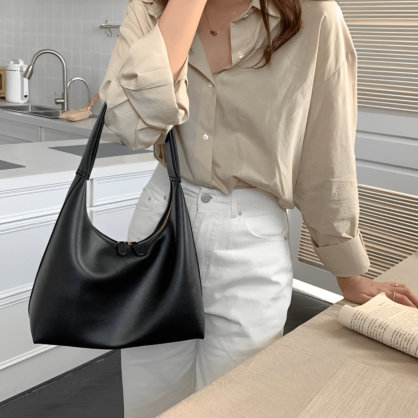 LEATHER HAND BAG