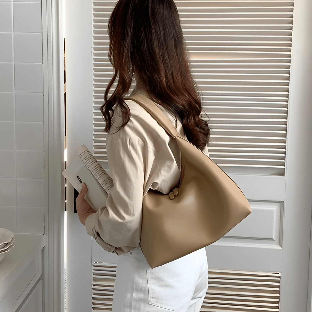 LEATHER HAND BAG